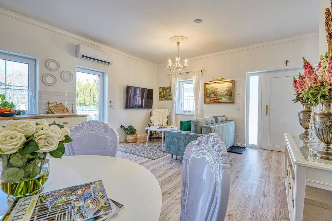 The Doors Boutique Apartments Mosonmagyarovar Bagian luar foto