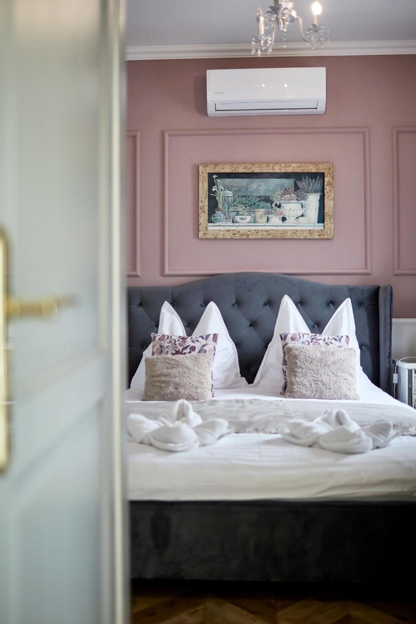 The Doors Boutique Apartments Mosonmagyarovar Bagian luar foto